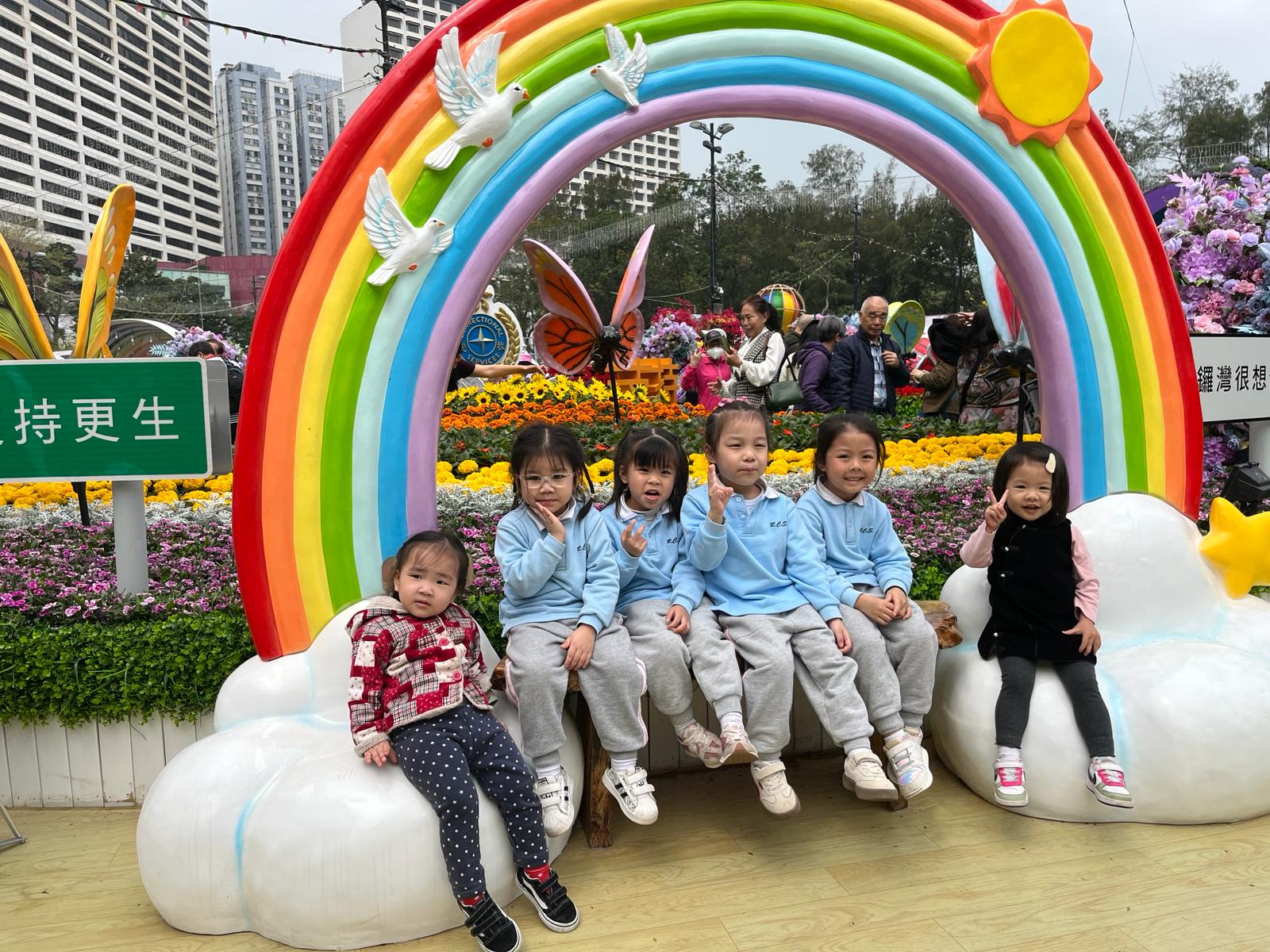 親子觀賞香港花卉展覽2024